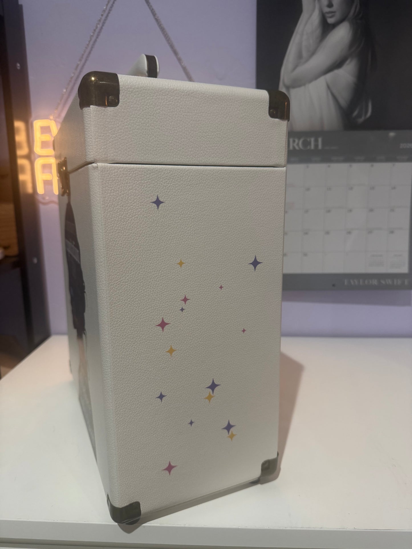 PREORDER Eras Silhouette White Vinyl Storage Case (12")