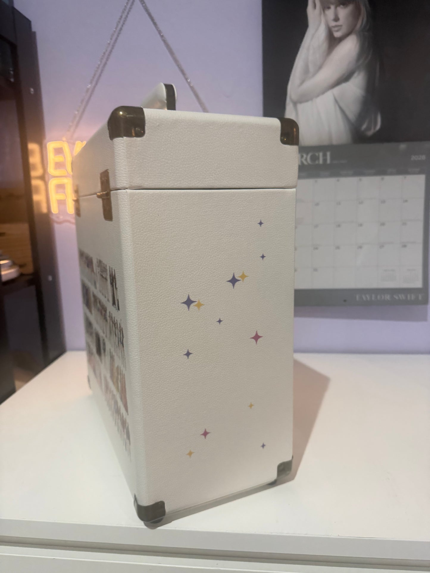 PREORDER Eras Silhouette White Vinyl Storage Case (12")